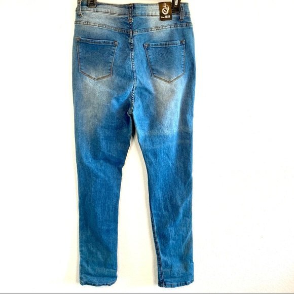 NWT High Waisted Distressed Cut Out Jeans Size 15/16 - Picture 2 of 7